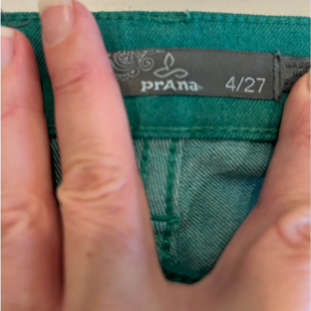 Prana Teal to White Ombre Capris with Ankle Zippers - Picture 3 of 5